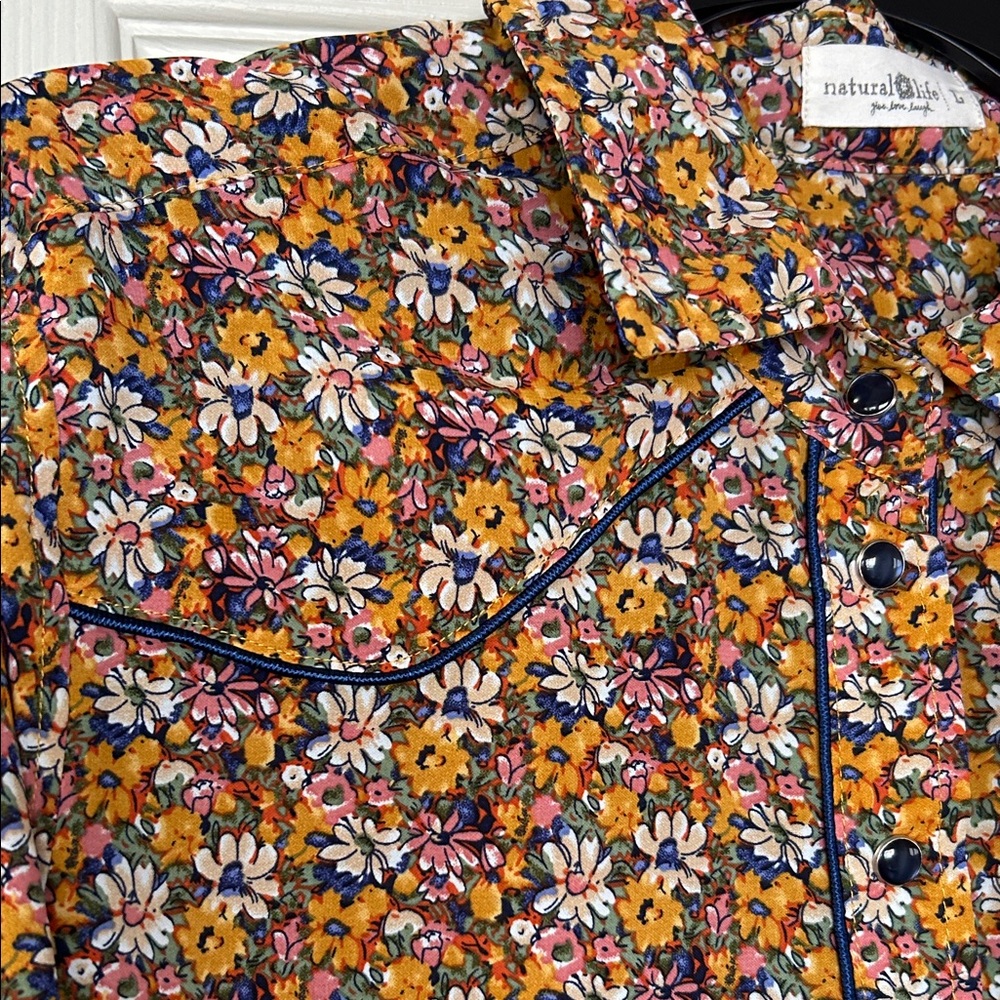 NATURAL LIFE Multicolor Snap Western Floral Top - Picture 4 of 4